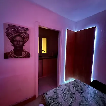 Jay Sweet - Contactless Delivery Keys Apartment Meaux